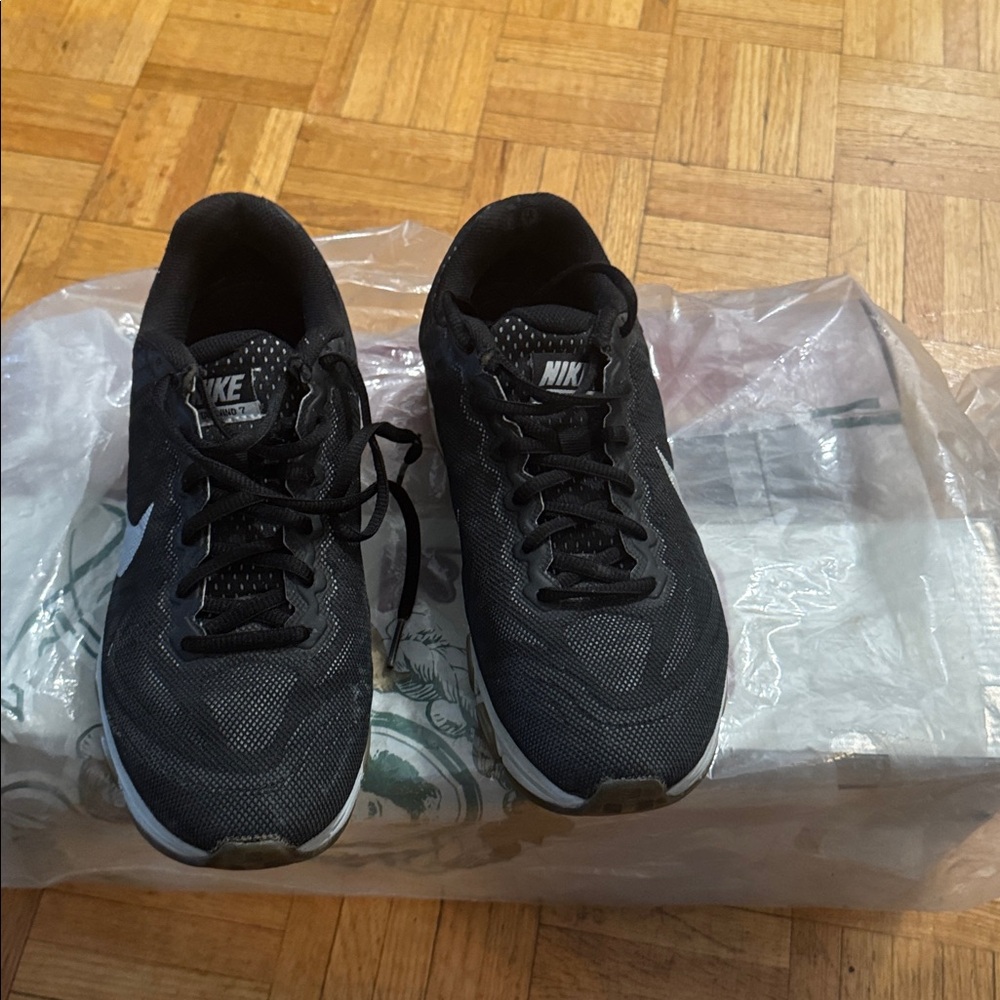 Nike Air Max Tailwind 7 Running Shoes